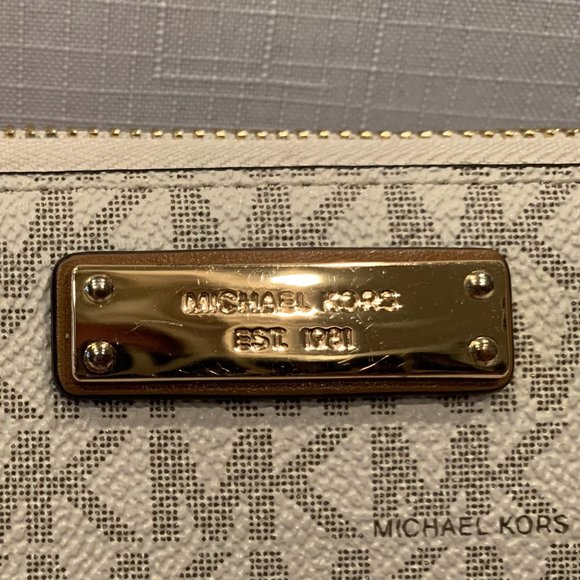 Michael Kors Wallet - Picture 2 of 4